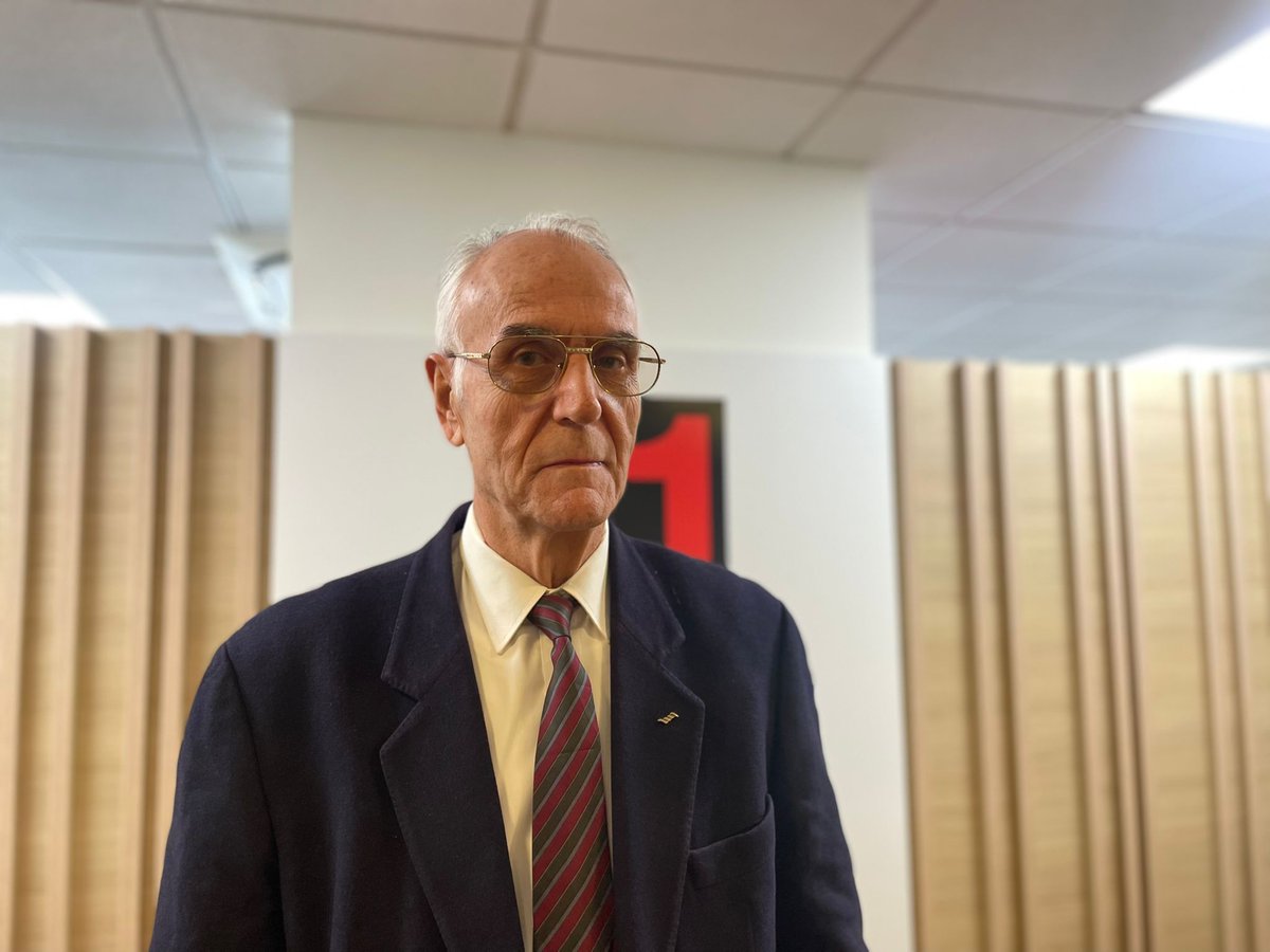 vialliure's tweet photo. 🩺 Arran d'un cas que va viure amb la reanimació d'un pacient que estava en mort clínica, el Dr.Manuel Sans va començar a estudiar les experiències pròximes a la mort que ha plasmat en un llibre, 'La SupraConsciència Existeix'.

⬇️ Aquí teniu la conversa 

https://t.co/1CFDMBENLf https://t.co/LQJrGsvvmL
