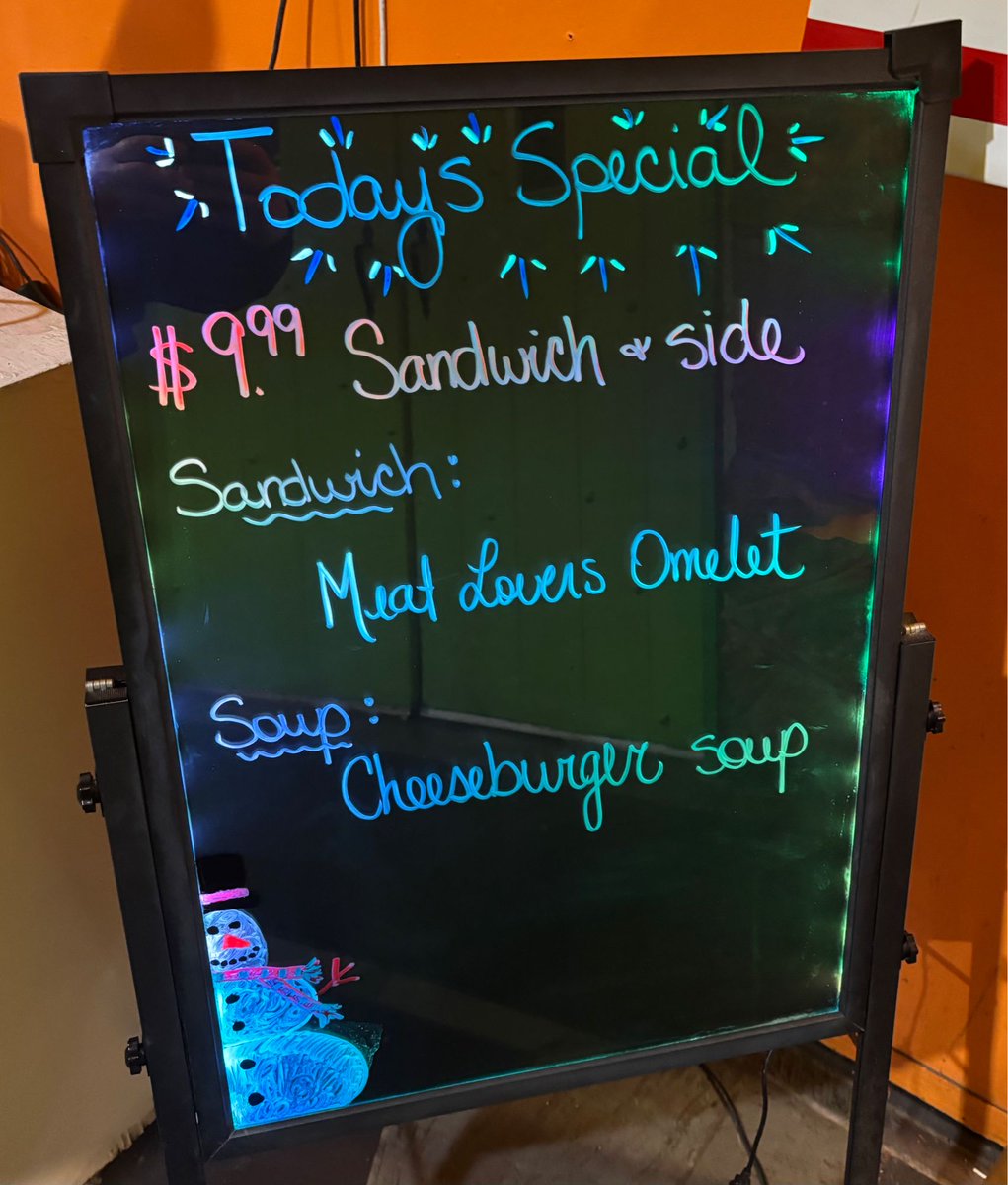 TheEarlyBirdStC's tweet photo. 🌟 Today's Special: Meat Lovers Omelette! 🍳🥓
Warm up with our delicious Soup of the Day: Cheeseburger Soup! 🍔🥣
Join us and cozy up on this chilly morning! ❄️❤️
#Foodie #BreakfastSpecial #ComfortFood #WarmUp #CheeseburgerSoup #OmeletteLove #ColdMorning #Yum #EatLocal https://t.co/zrjLbzIlIP