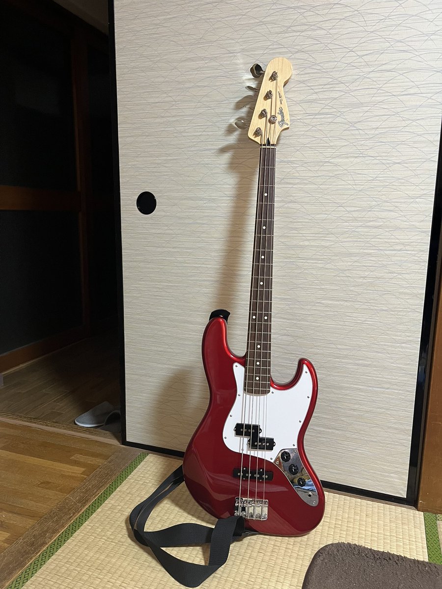 sanoppy9's tweet photo. そういえばベースも買ってみて全く上手くないけど、アニソン好きでフレーズとかを弾けるように密かにやってます。。。
そういえばアニソン詳しくてギターやってる人が何人か同級生にいたな...教わりたいです https://t.co/KEYm2qIJyw