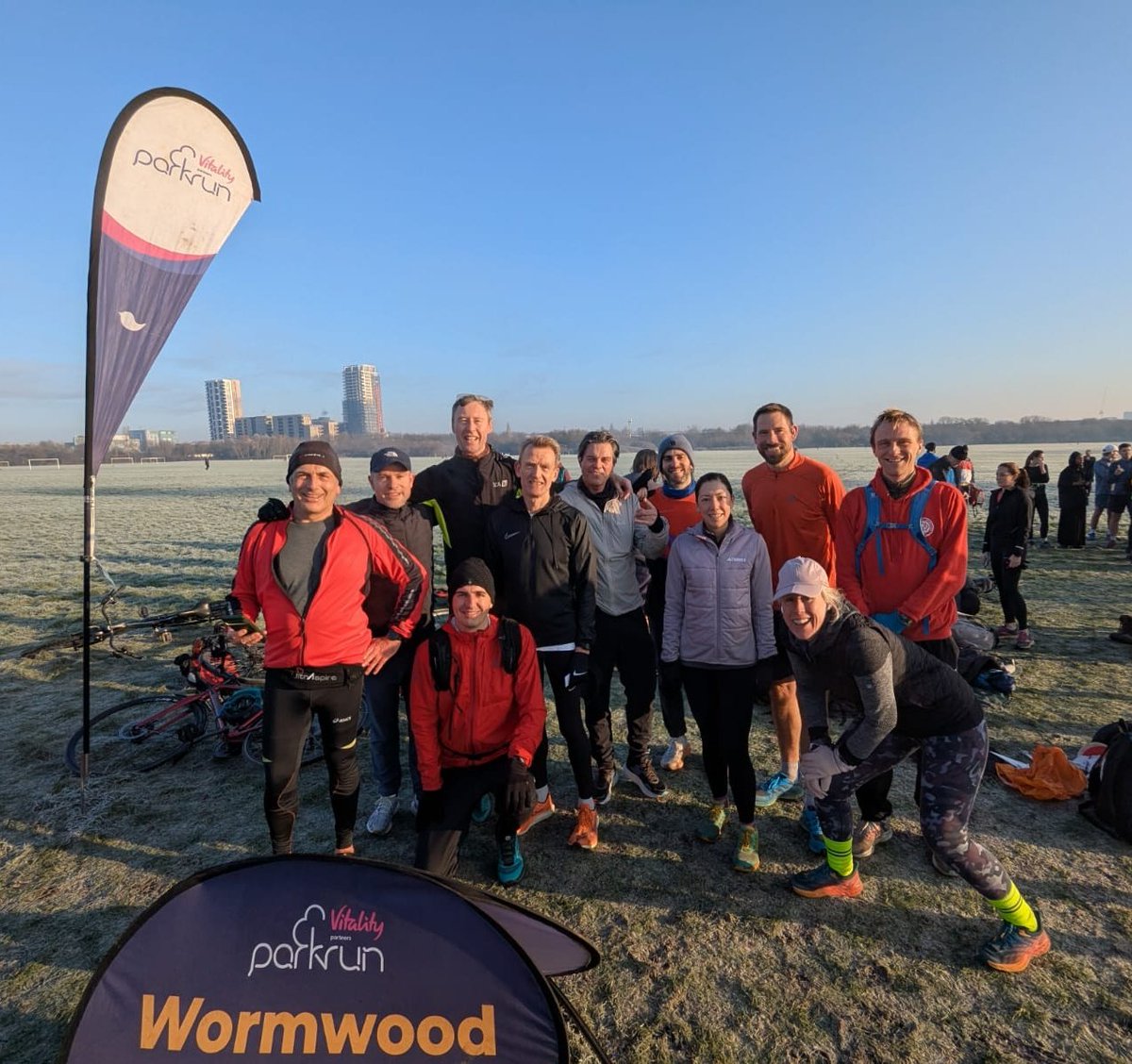 RunQueensPark's tweet photo. Well done everyone who braved ❄️🥶 for Wormwood Scrubs @parkrunUK this morning. And big thanks to all the volunteers down the hill from us ❤️🙏 https://t.co/fsJ4u1ZHoT