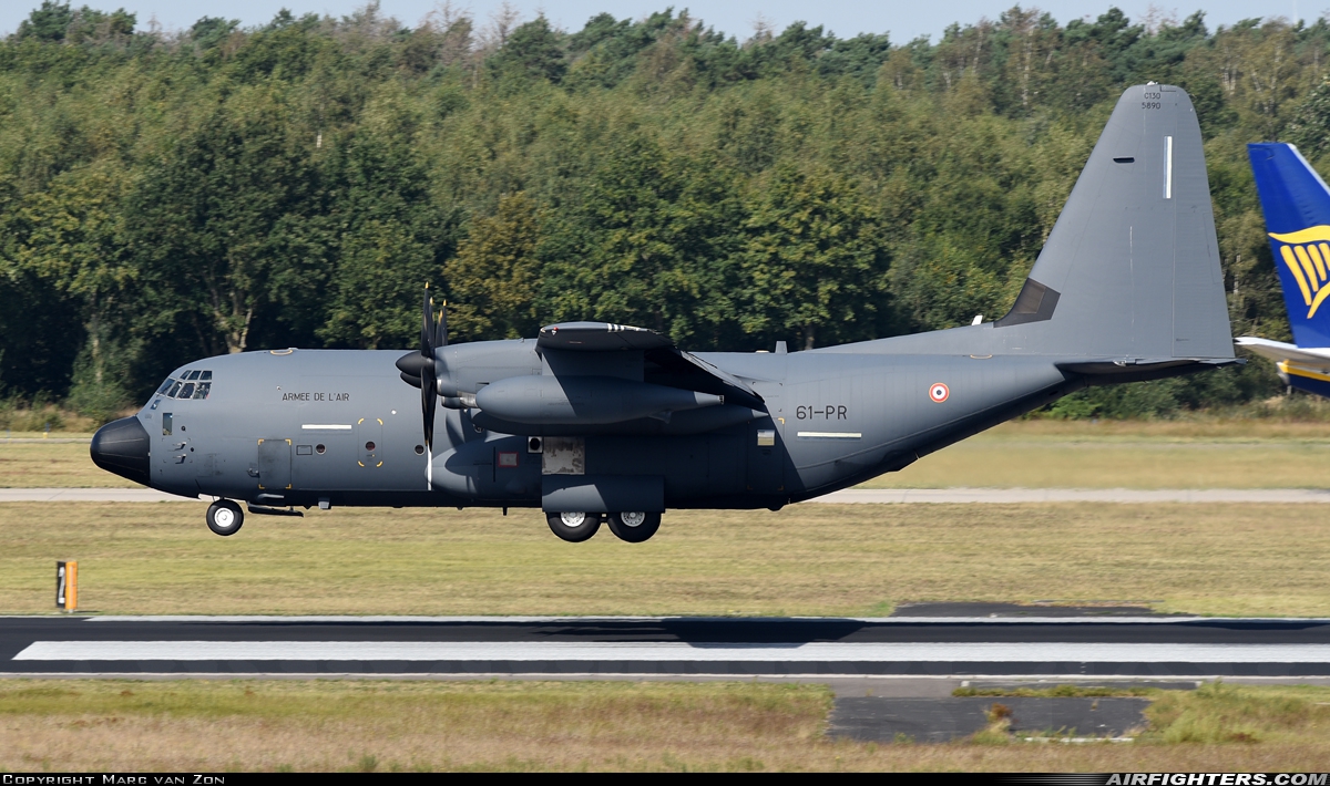 fabsenbln's tweet photo. #Tchad🇹🇩 - A French🇫🇷 Air Force Lockheed KC-130J Super Hercules (reg. 61-PR | #3B75EC) is returning to N'Djamena. Likely from Abeche, where "Camp Croci🇫🇷" is located. They are part of the withdrawal of French forces from Tchad, ordered until the end of the month. https://t.co/beeL439EZ3