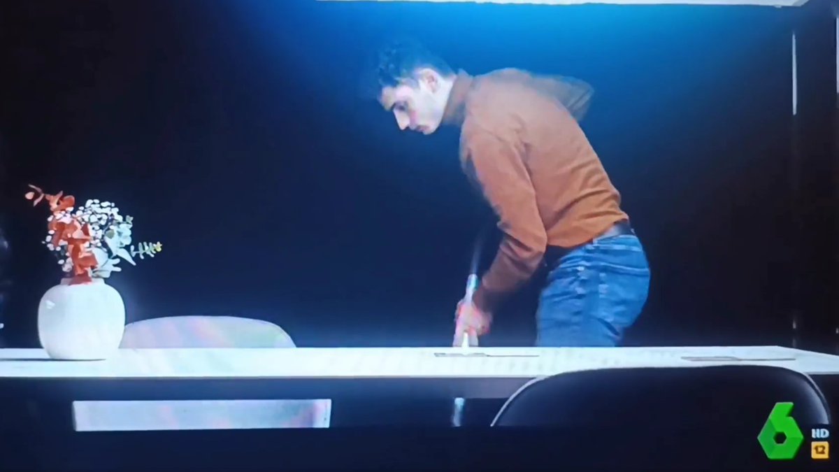 DonMaizo's tweet photo. Jordi, mandaste filmar cómo se limpiaba bajo el asiendo de Macarena Olona tras su entrevista, para luego emitirlo y que toda España viera cómo te repugnaba por ser de derechas. https://t.co/Y8wJp53zKC