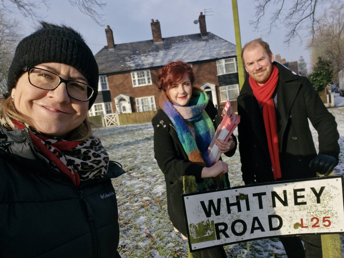 _RuthieB_'s tweet photo. ❄️ Despite the snow and ice @LiverpoolLabour campaigning for Tanya Blake in the Much #Woolton and Hunts Cross by election

🌹Great turnout as always from Councillors and members https://t.co/85nUAmiiqk