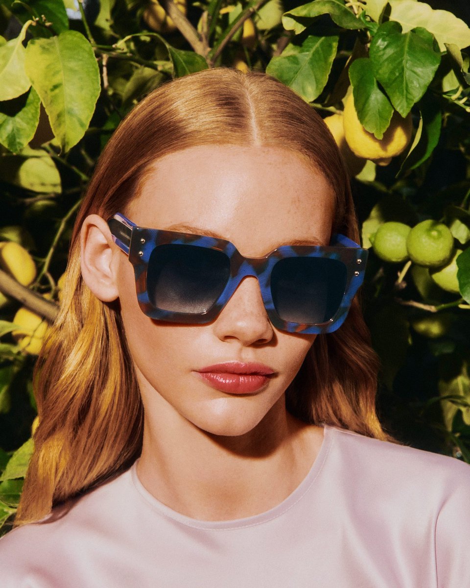 MarcasdeGafas's tweet image. 🕶
La nueva colección de @CarolinaHerrera como siempre espectacular❗ 

#modamujer #gafasdemoda #moda2025 #gafasCH   
en #tuóptica, cómo no.