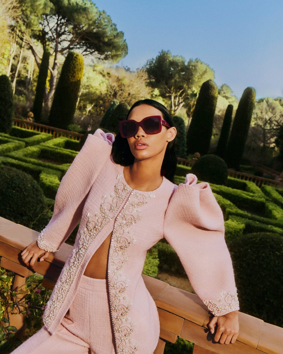 MarcasdeGafas's tweet image. 🕶
La nueva colección de @CarolinaHerrera como siempre espectacular❗ 

#modamujer #gafasdemoda #moda2025 #gafasCH   
en #tuóptica, cómo no.