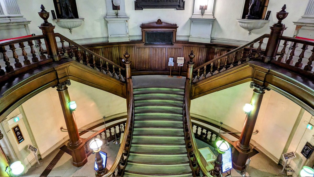 askaterrace's tweet image. 本当に美しい近代建築の階段
Final

#神戸女学院　#中之島図書館
#大阪府庁舎　#京セラ美術館