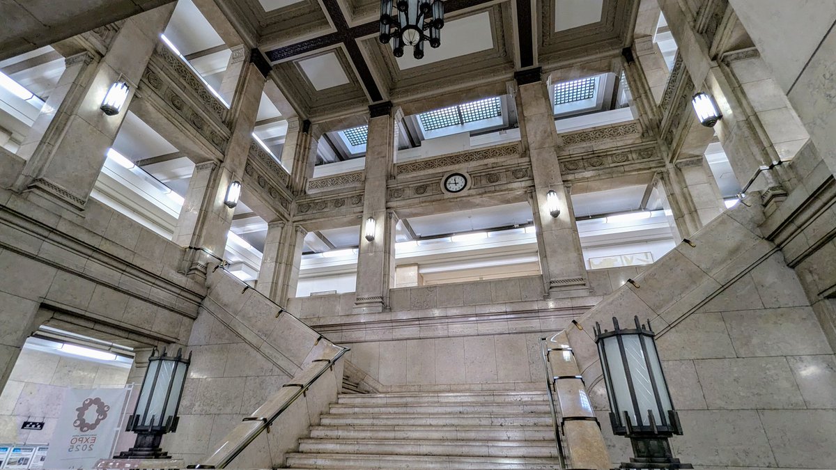 askaterrace's tweet image. 本当に美しい近代建築の階段
Final

#神戸女学院　#中之島図書館
#大阪府庁舎　#京セラ美術館