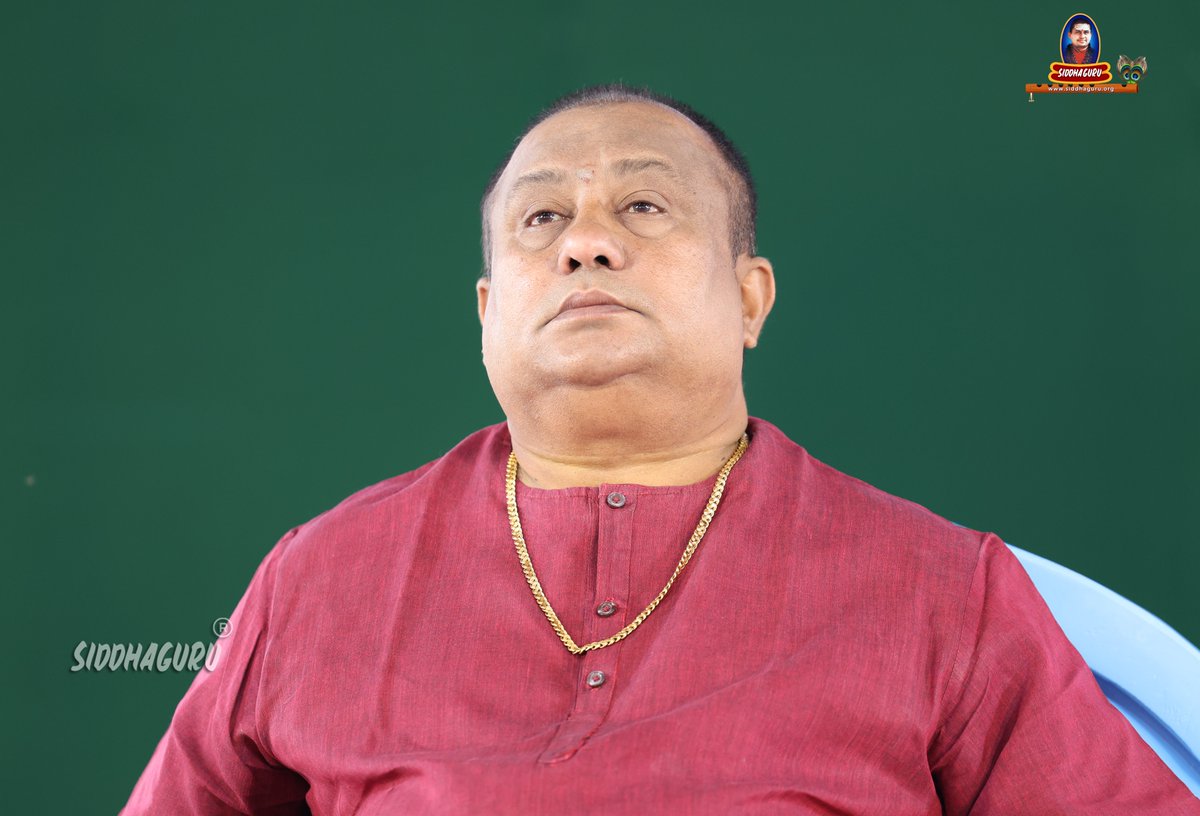 SiddhaguruRM's tweet photo. A Siddhaguru in deep trance is the embodiment of enlightenment and cosmic peace.
#DeepTrance #DivineMeditation #CosmicEnergy #SpiritualMaster #GuruGrace #EternalBliss #EnlightenedSoul #TranceState #InfiniteSilence https://t.co/4jlszm5G5h