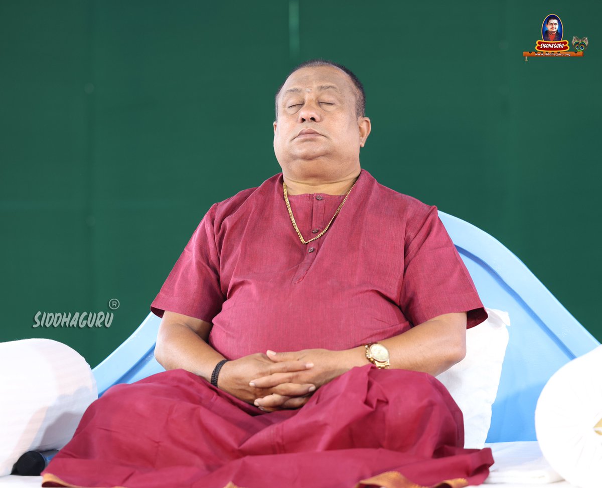 SiddhaguruRM's tweet photo. A Siddhaguru in deep trance is the embodiment of enlightenment and cosmic peace.
#DeepTrance #DivineMeditation #CosmicEnergy #SpiritualMaster #GuruGrace #EternalBliss #EnlightenedSoul #TranceState #InfiniteSilence https://t.co/4jlszm5G5h