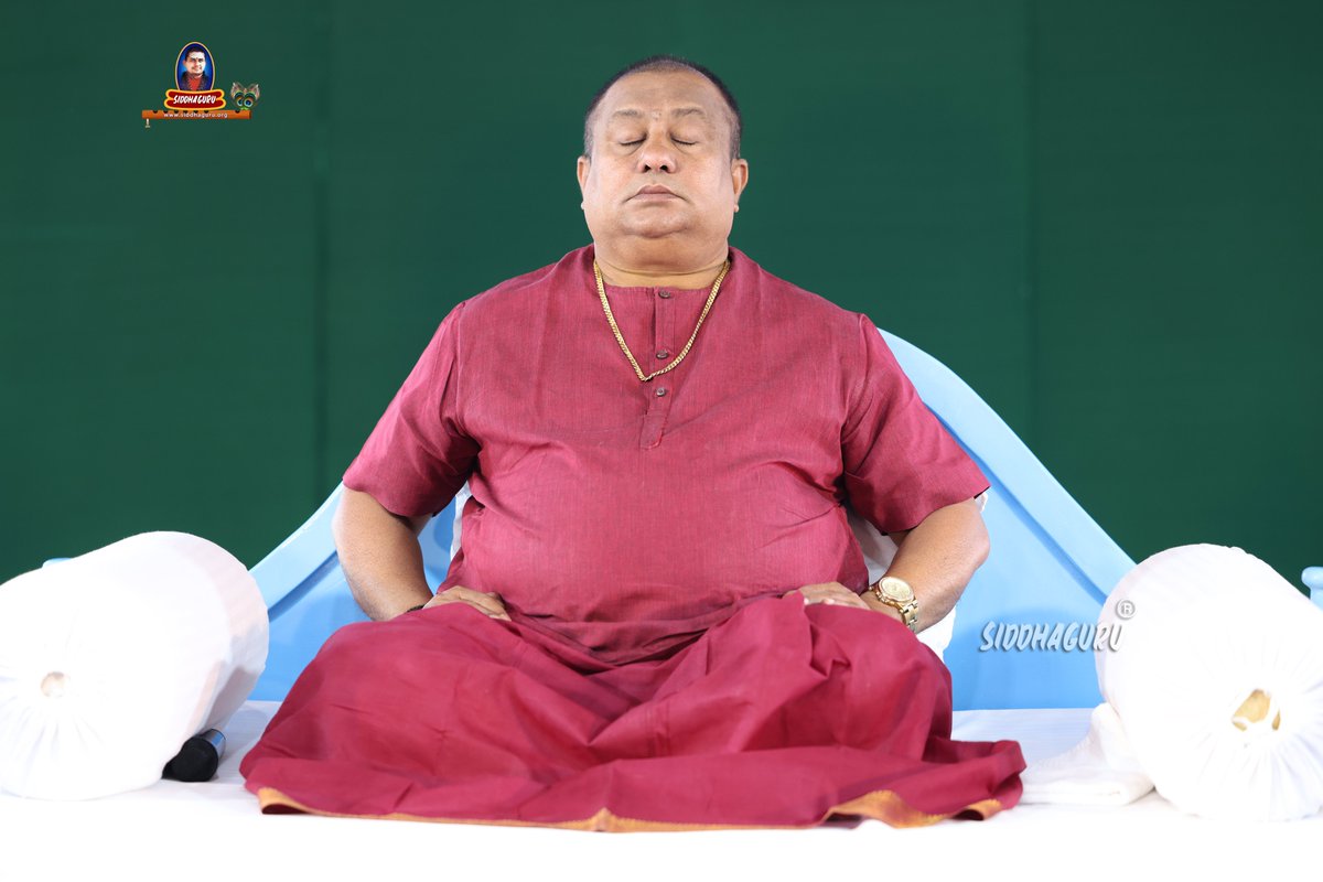 SiddhaguruRM's tweet photo. A Siddhaguru in deep trance is the embodiment of enlightenment and cosmic peace.
#DeepTrance #DivineMeditation #CosmicEnergy #SpiritualMaster #GuruGrace #EternalBliss #EnlightenedSoul #TranceState #InfiniteSilence https://t.co/4jlszm5G5h