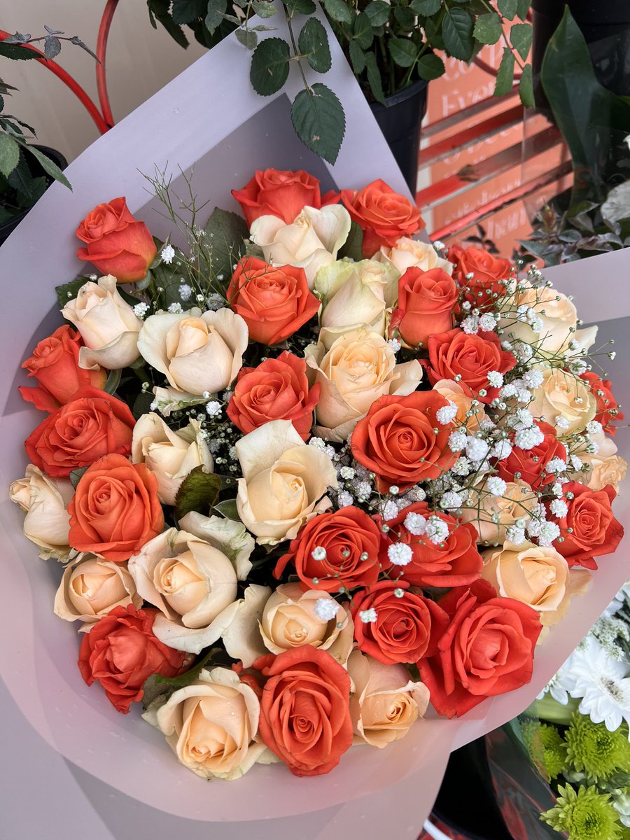 TenRosesflorist tweet media