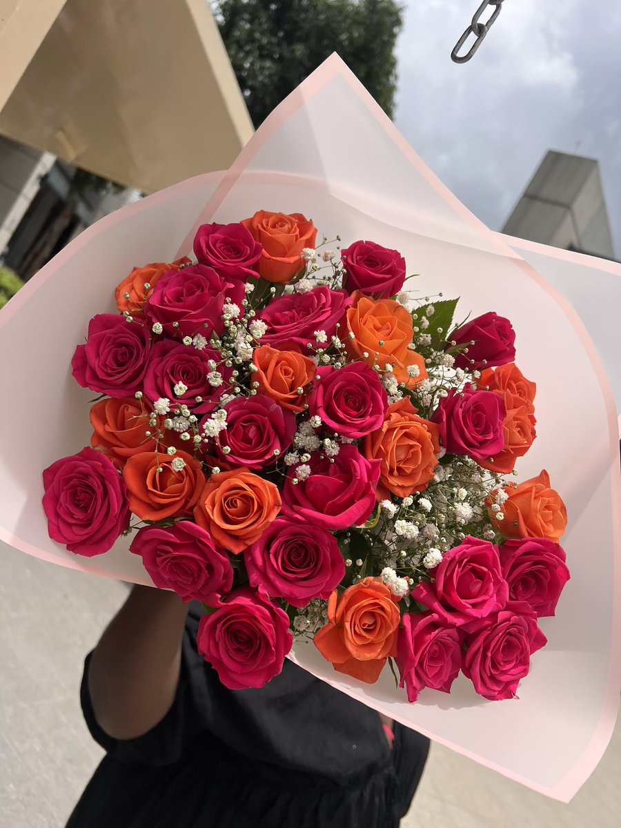 TenRosesflorist tweet media