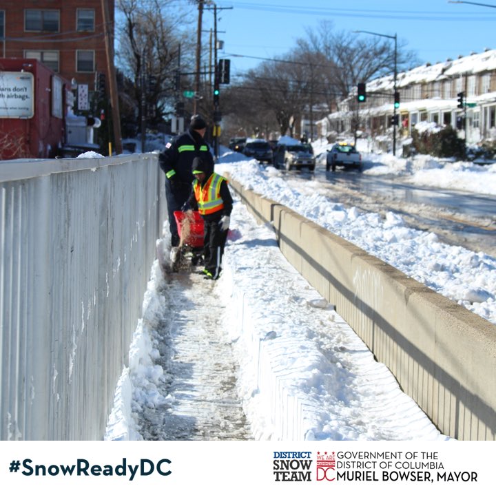 ❄️ Remember to shovel your sidewalks! 

Un-shoveled snow can create safety hazards that result in falls and injuries.  For the safety of all residents and business owners, DPW wants to remind citizens that it is their responsibility to shovel snow from their property within the