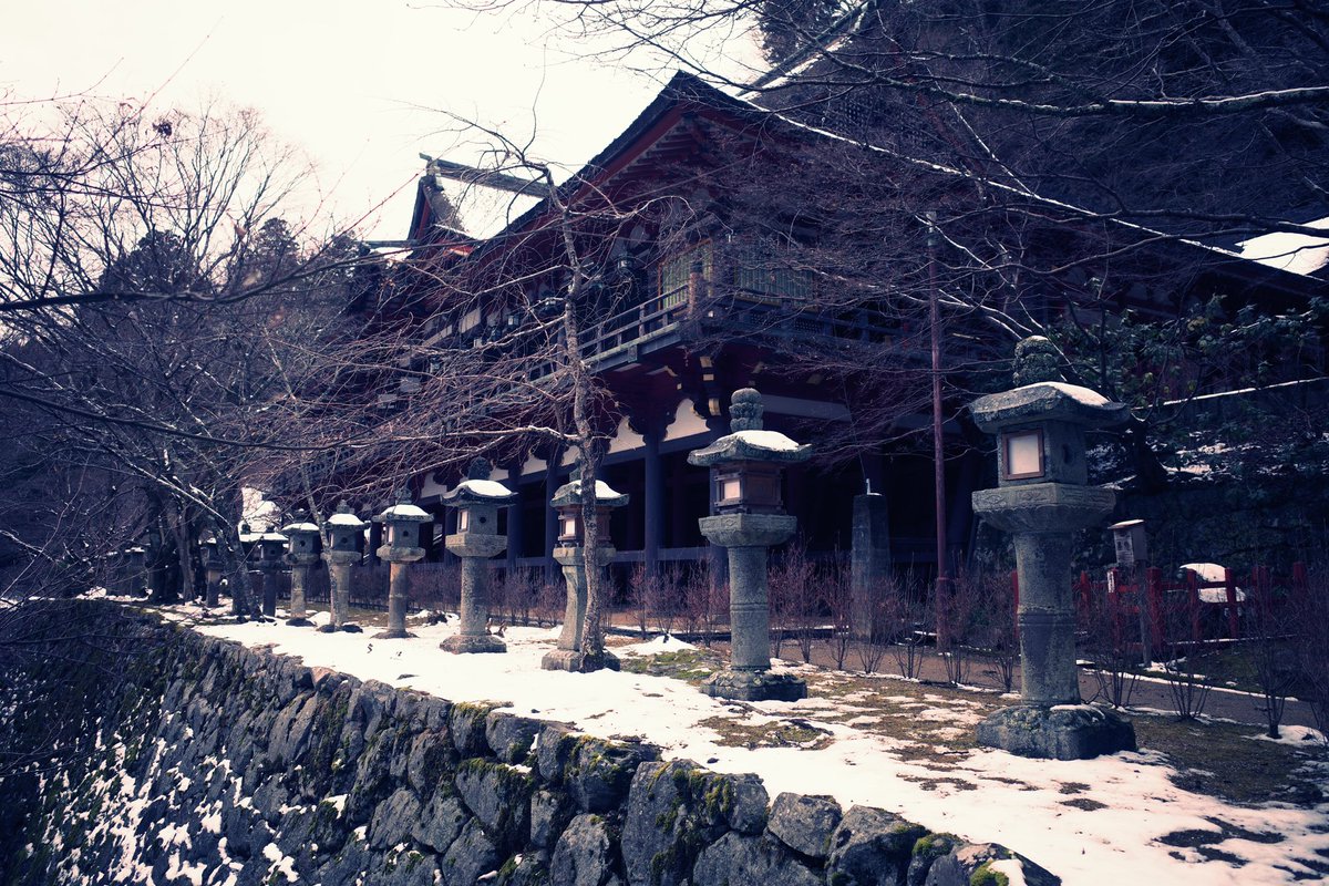 takcam2755's tweet photo. 雪降る寺 https://t.co/PxIhJ1BR40