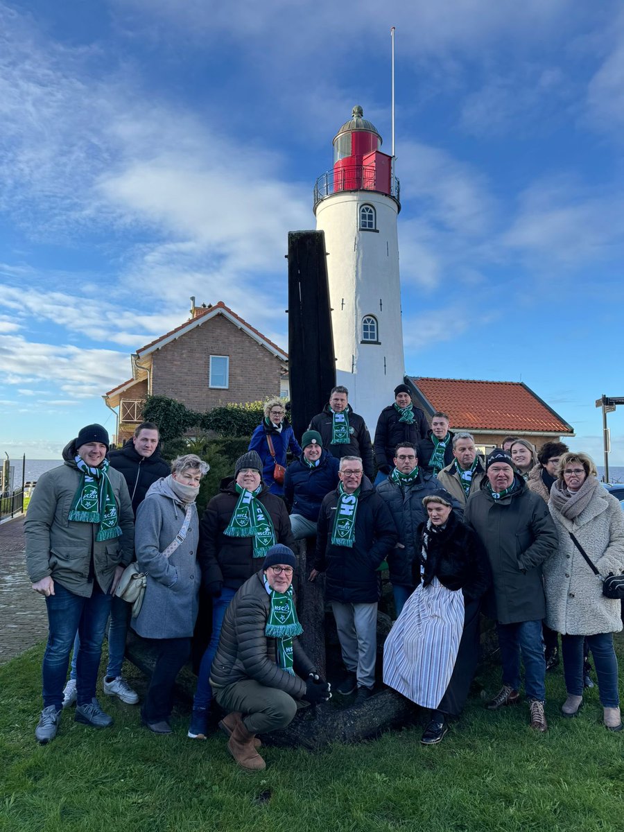 Ook een groep van businessclub O’21 is vandaag aanwezig bij <a href="/SVURK/">Sportvereniging Urk</a> - HSC’21