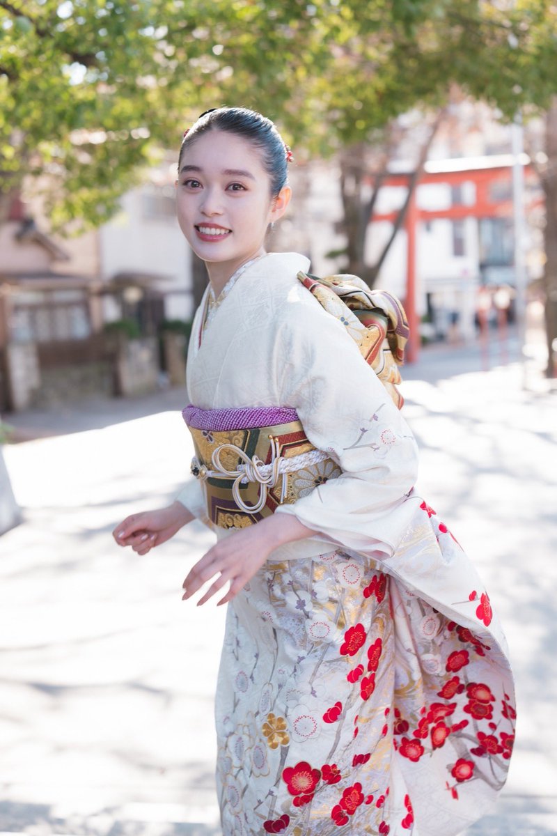 takaishi__akari's tweet photo. 今年の振袖も凄く素敵でした
梅の花言葉を大切に2025年頑張ります！
#オンディーヌ https://t.co/S1EhQiQY0y