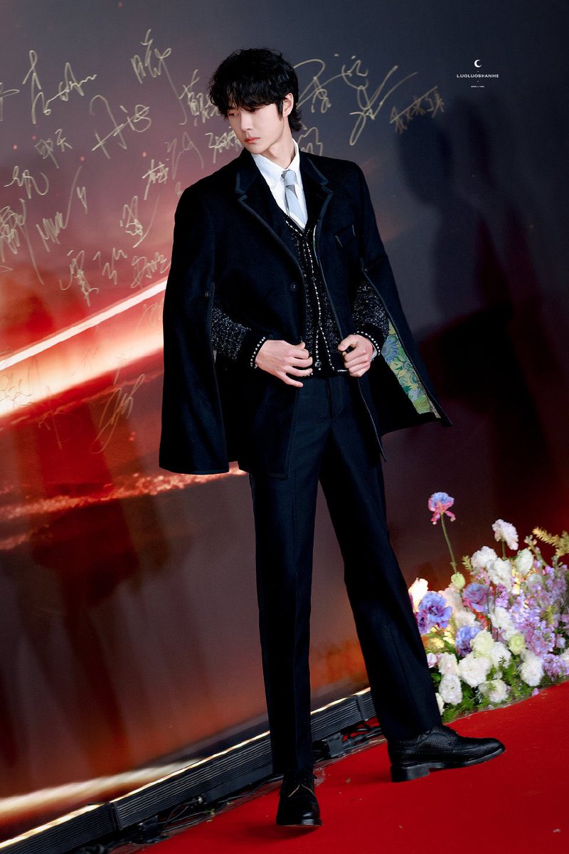 โอโหหหหหห หุ่นพระเอกอนิเมะ

WANGYIBO SHINING MOMENT
#YIBOxWB2024Night
#WangYibo