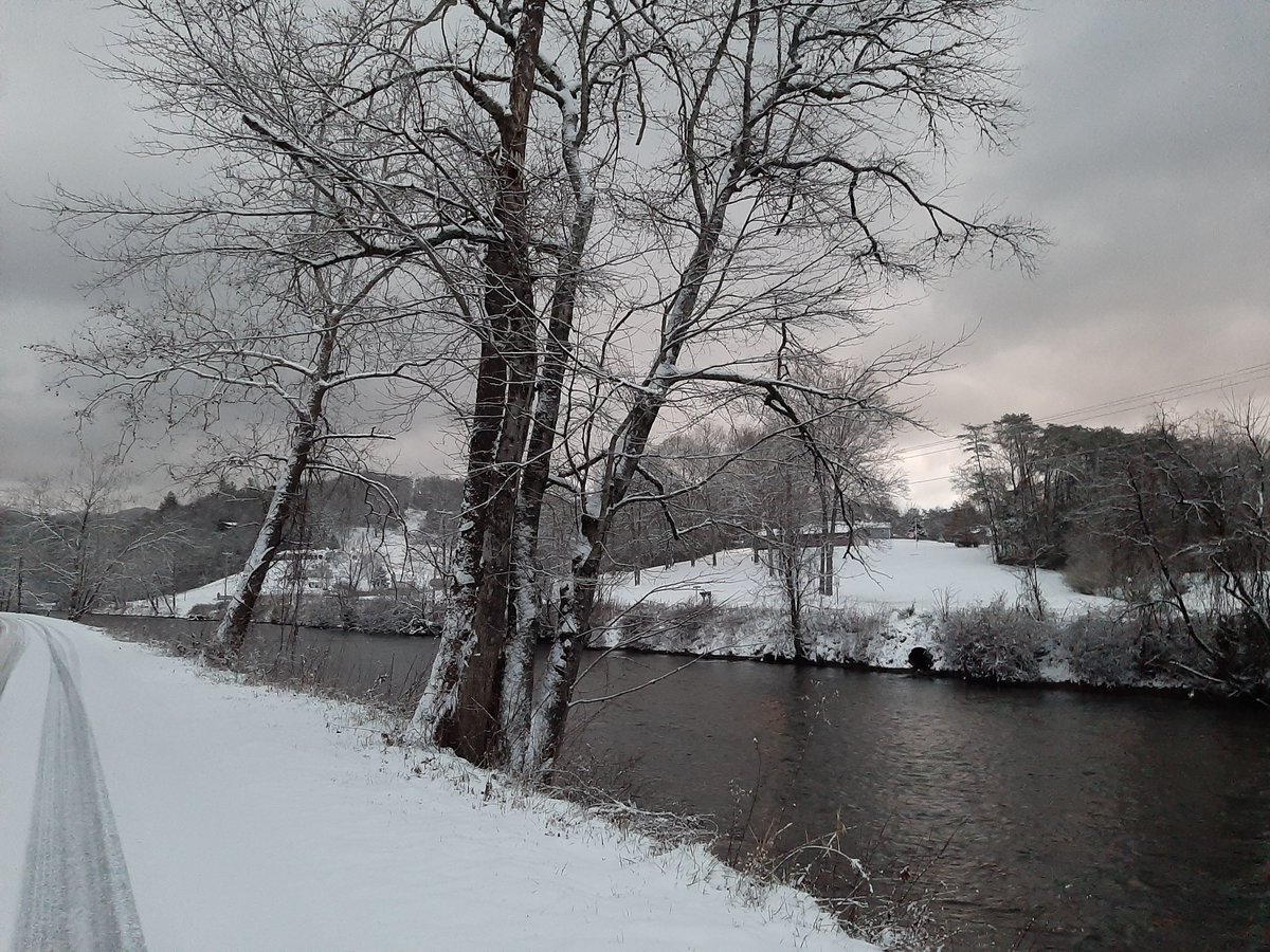 Snowy morning on the Tuckasegee!