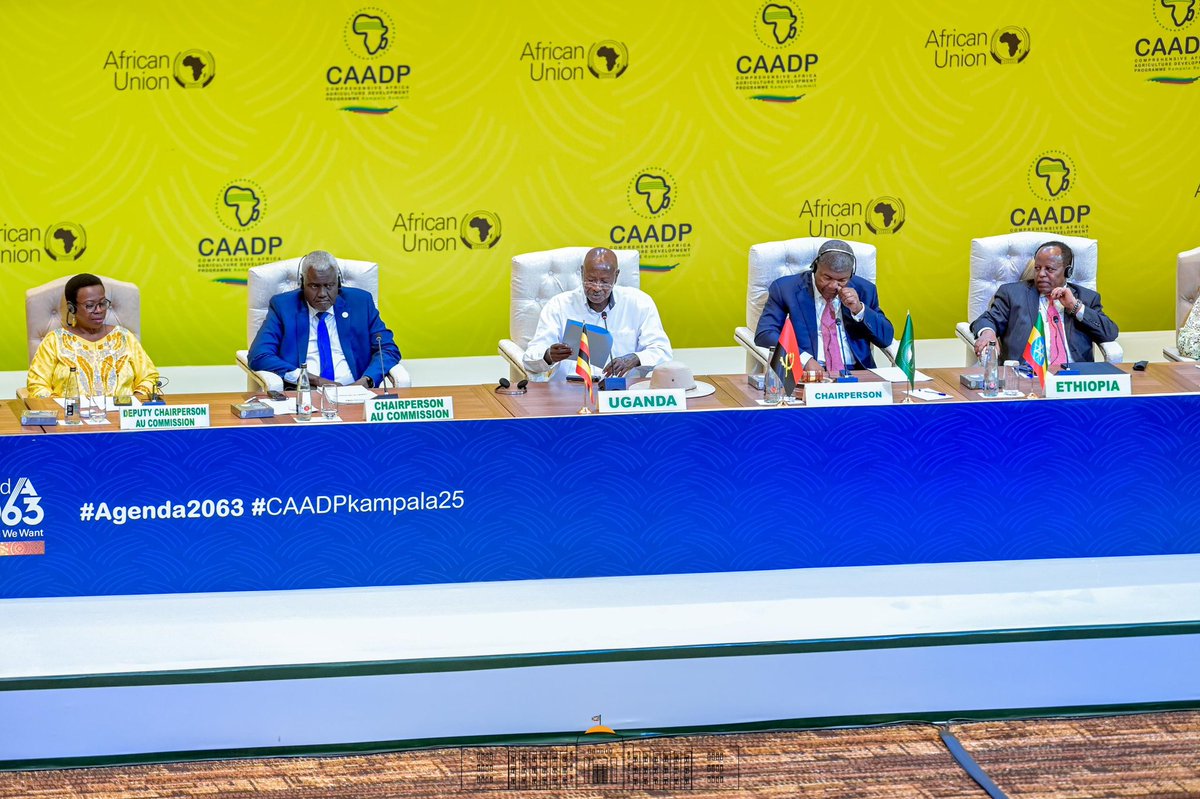 GeneralNeva's tweet photo. Au sortir du Sommet Extraordinaire de l’@_AfricanUnion sur le #PDDAA à Kampala,le #Burundi réaffirme sa détermination à bâtir un système agricole résilient et durable,capable de nourrir notre population et de contribuer à la stabilité sociale et économique du pays et du continent https://t.co/k69MigKE8V
