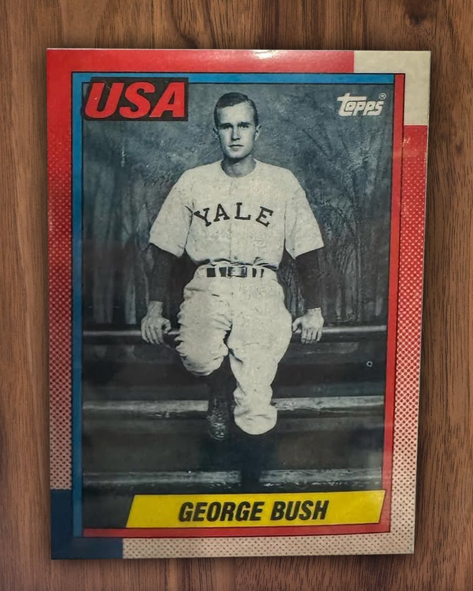 Topps's tweet image. 𝐃𝐈𝐃 𝐘𝐎𝐔 𝐊𝐍𝐎𝐖: Former US President George H.W. Bush used to own some of the rarest baseball cards ever made?

Before Bush was president, he played baseball at Yale University where he was the starting first baseman.

In 1990, the Chairman of Topps visited Bush in the…