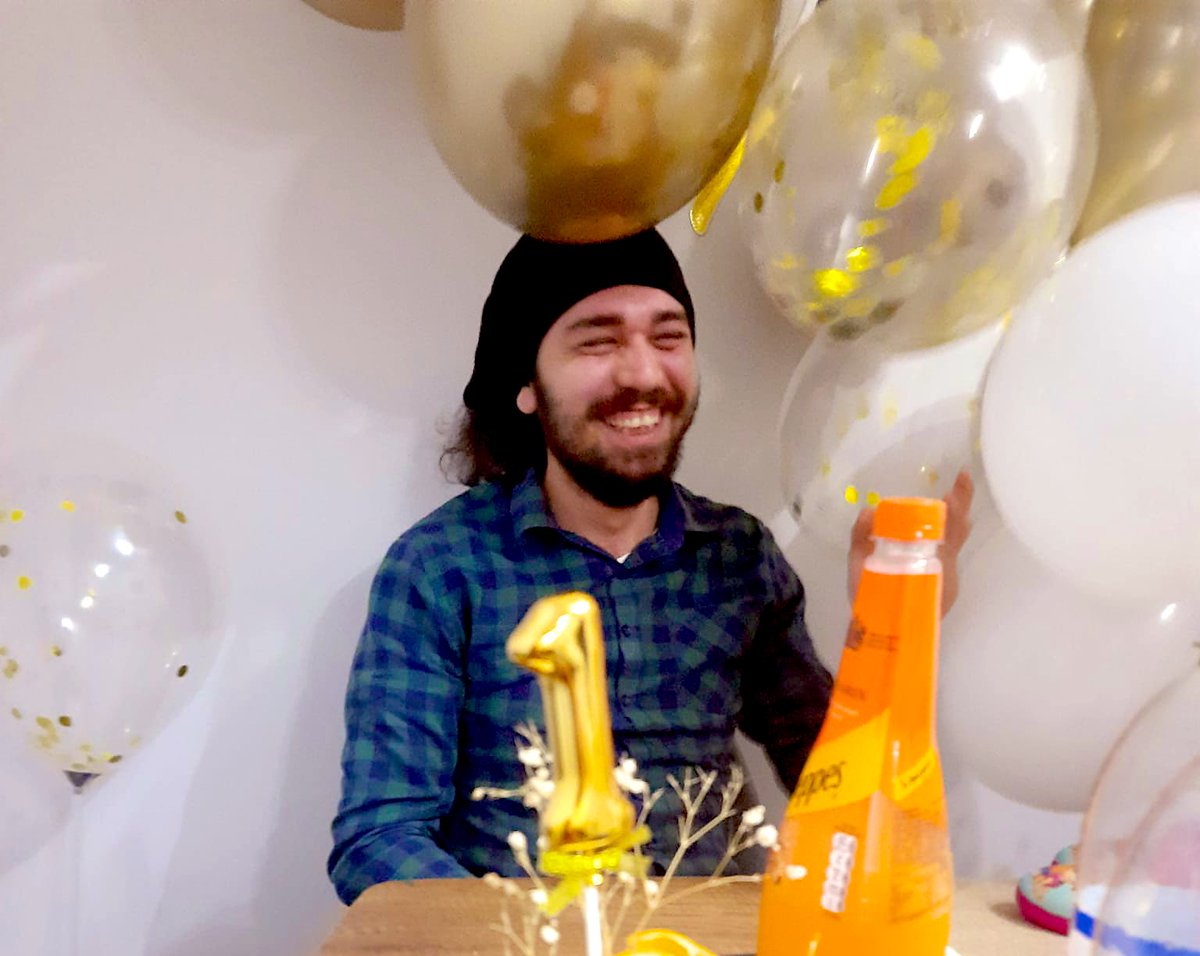 Fotoğrafta gördüğünüz kişi abim Samet Özgül. 5 Kasım 2022’de Ankara’da trafikte uyardığı üç kişi tarafından canice darp edilip boğazından bıçaklanarak katledildi.

Adalet hala yerini bulmadı! Sabıkalı suçlular serbest bırakıldı!

Samet için ses verin, adalet yerini bulsun!