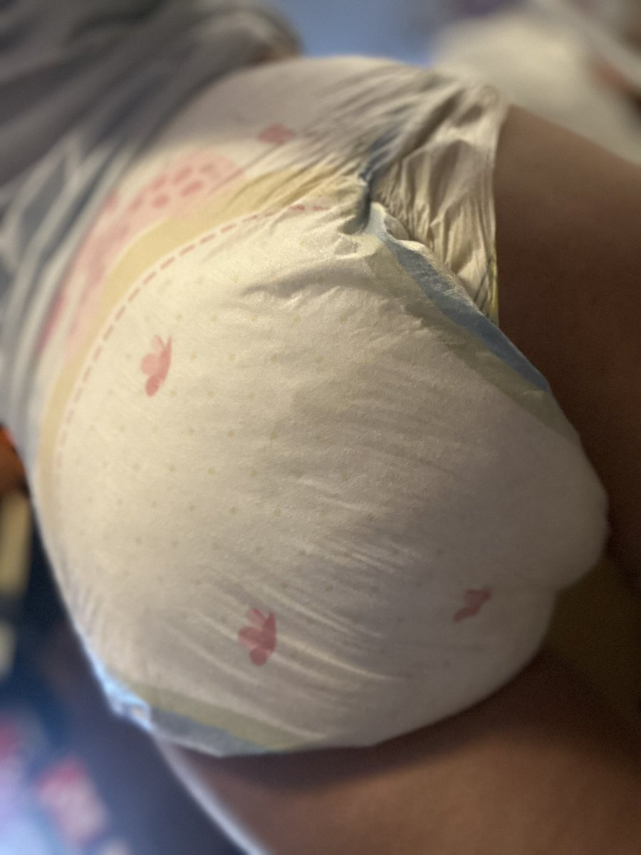 buhhh~  >///<
#abdl #diapergirl #omorashi #adultbaby #littlegirl #diaperlover