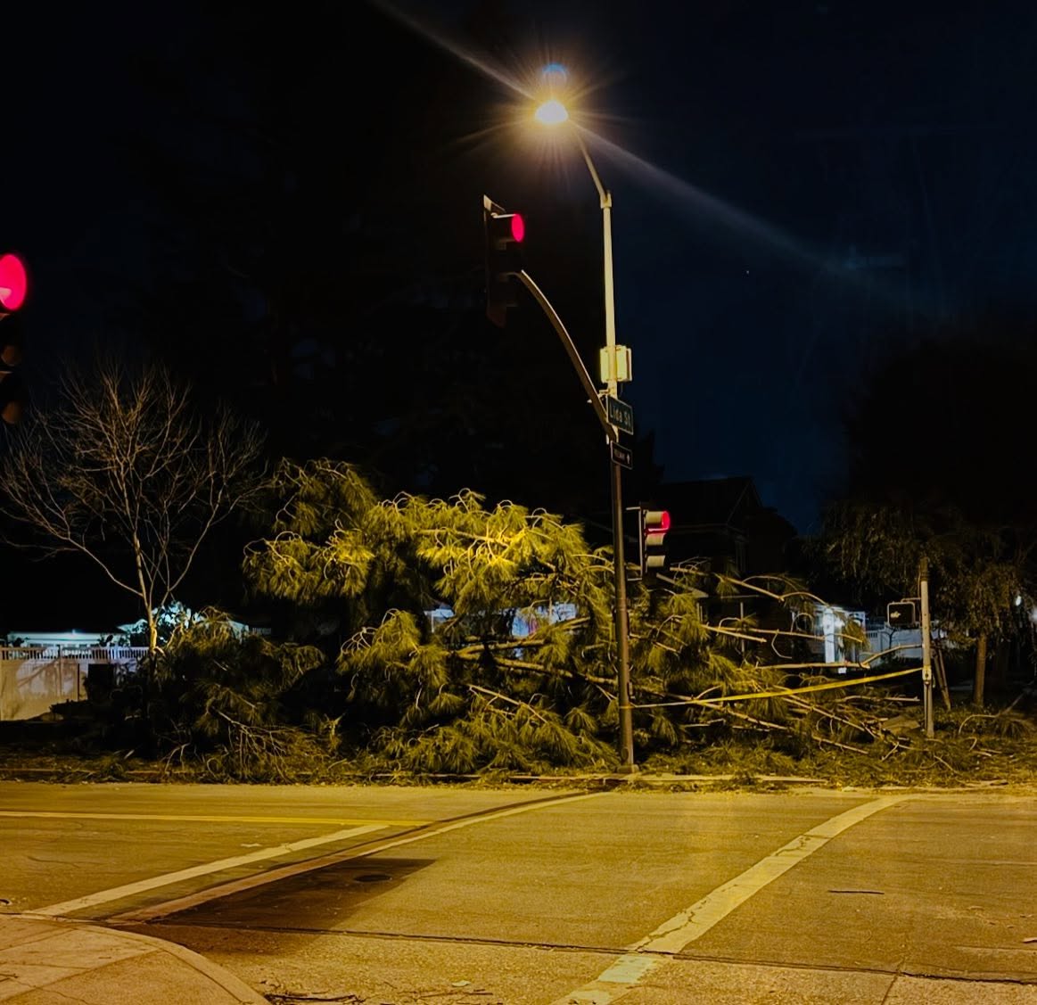 elsegundocity's tweet image. ESPD actively patrols Pasadena neighborhoods, ensuring high visibility and conducting looter suppression security checks to maintain safety and deter crime. Our hearts go out to the families and the communities who have been impacted by the fires. 

#espd #elsegundo #pasadena