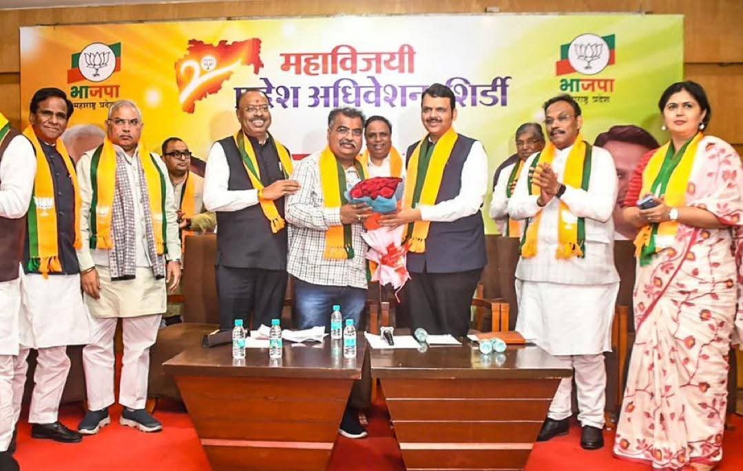 BjpDhule's tweet photo. अभिनंदन मा. रविंद्र चव्हाणसाहेब
भाजपच्या महाराष्ट्र प्रदेश कार्यकारी अध्यक्षपदी रवींद्र चव्हाण यांची नियुक्ती मा.चव्हाण साहेबांच्या कुशल नेतृत्वाखाली आणि कडक प्रशासनाखाली भारतीय जनता पार्टीची भरभराट अशीच पुढे सुरू राहील, याची खात्री आहे.
मा. चव्हाण साहेबांचे मनापासून अभिनंदन ! https://t.co/pwkmCcDZSd