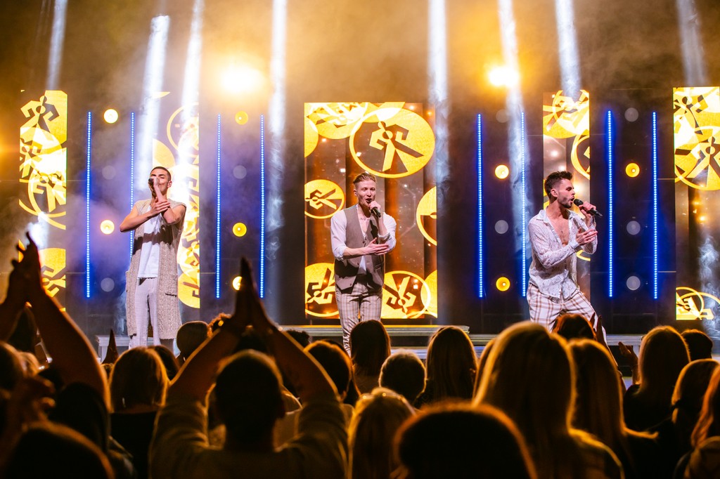 ULT_Boybands's tweet photo. 🎤 “Could It Be Magic?” You bet it can! ✨
We’re working on something special to bring you even more boyband magic, so stay tuned for the big reveal. 💃

🎟️ https://t.co/XGggoDIGjf

#UltimateBoyBands #90sNostalgia #RelightTheFire https://t.co/sckwhPz4J0