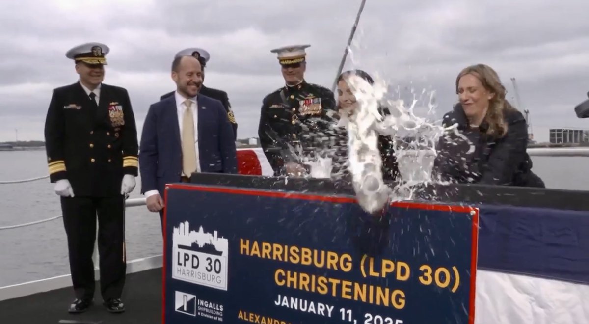 WarshipCam's tweet photo. Future USS Harrisburg (LPD 30) San Antonio-class Flight II amphibious transport dock being christened today in Pascagoula, Mississippi - January 11, 2025 #ussharrisburg #lpd30 

SRC: FB- HII https://t.co/Rj0Zrtq9ZM