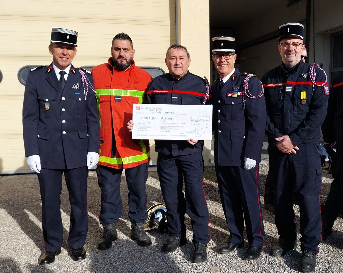 udsp84's tweet photo. Remise de chèque pour nos orphelins par le président de l'Amicale du cis  #lethor à l'occasion de la cérémonie de notre ste patronne @PompiersFR @sdis84 @Stphan1Rabaglia merci pour votre engagement https://t.co/wTZ4e7bI21