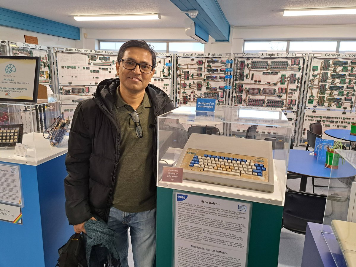 computermuseum's tweet image. We were delighted to welcome @monideep_roy to the Centre today, to see the Hope Dolphin that he and his brother Sandeep have so kindly entrusted to the museum, it was really great to meet you, and learn more of the machine&apos;s history :)
#Cambridge #Hope #ComputerHistory #BBC