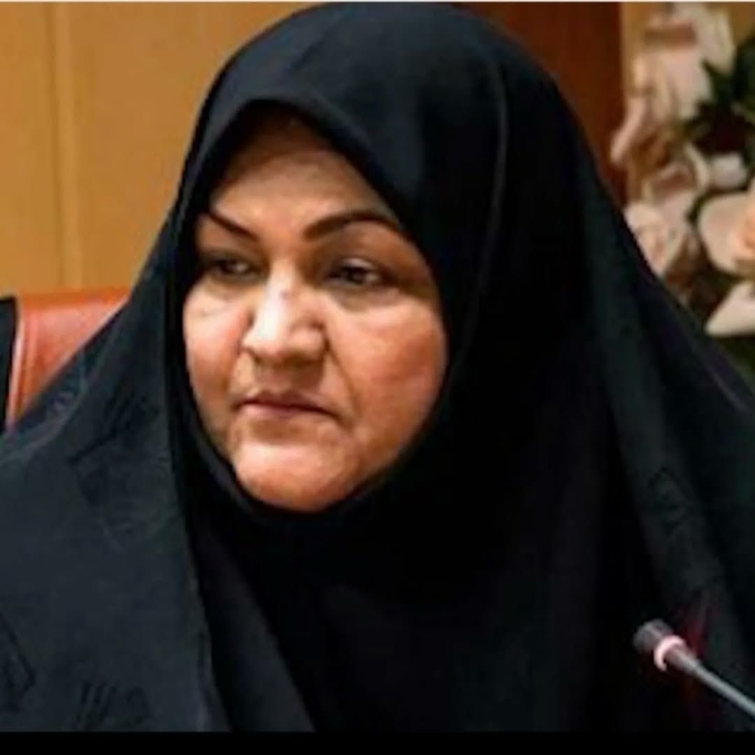 معلمی که نماد آزادی و شرافت و انسانیت در اعتراضات هزار و چهارصد و یک شد،، زهرا لری،، مدیر یک آموزشگاه که جانش را فدا کرد تا فیلم دانش آموزان معترض به دست عوامل حکومت نیوفتد،، او با نثار جانش،، شرافت و انسانیت و آزادگی و شجاعت را معنا بخشید
 #زهرا_لری