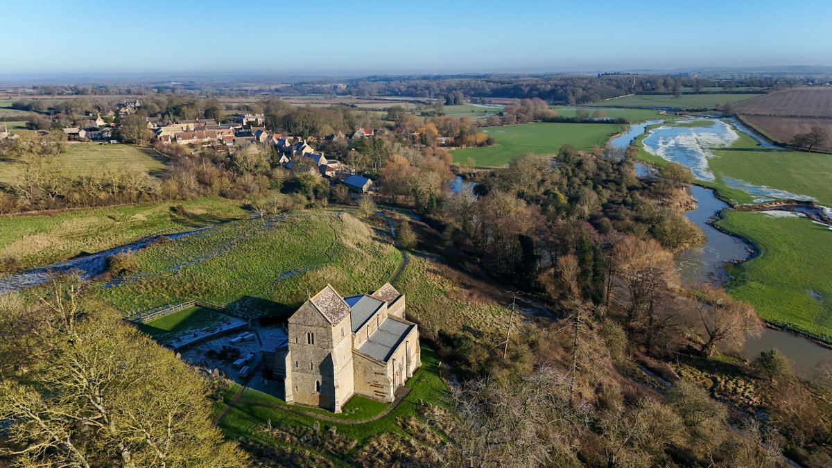 JohnMTippetts's tweet photo. A 17 miler from home to NT Lyvden & back via Aldwincle & Wadenhoe along the Nene Way & Lyveden Way. Thankfully the cafรฉ at Lyvden was open. What a brilliant walk #NeneWay #LyvedenWay https://t.co/breWqBJXyK