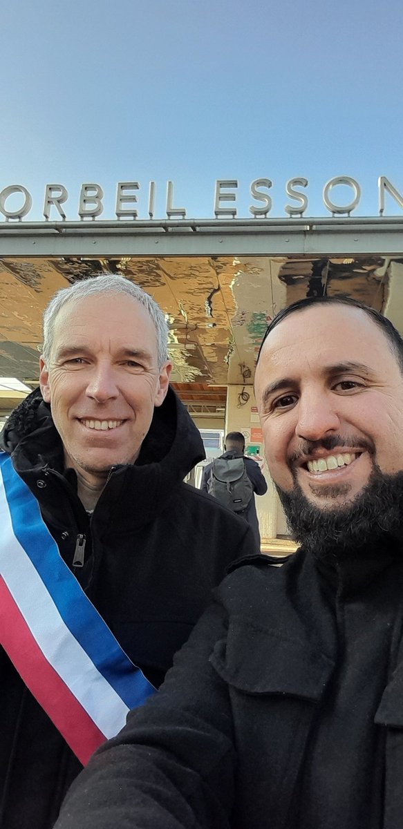 🚂 À Corbeil-Essonnes pour l'inauguration de la Ligne S en direction de Paris Gare de Lyon

Rapprocher Paris de ses banlieues c'est possible :

<a href="/Corbeil91100/">Corbeil-Essonnes</a>👉Paris 31Min
<a href="/VilleRisOrangis/">Ville de Ris-Orangis</a>👉Paris 22Min

#RERD #LigneS
@OzenneJulie <a href="/BrunoPiriou/">Bruno Piriou</a>  <a href="/stefraffalli/">Stéphane Raffalli</a>  #JacquesPicard