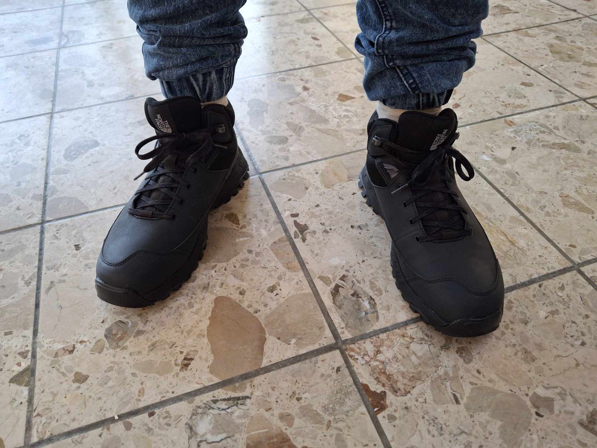 alexiogrenier's tweet photo. My mum offered me new winter boots for my 30th birthday ! (It's January 31) #AwesomeMom #NiceGift #NewBoots #Happy #ThanksMom https://t.co/4zysEwB52R