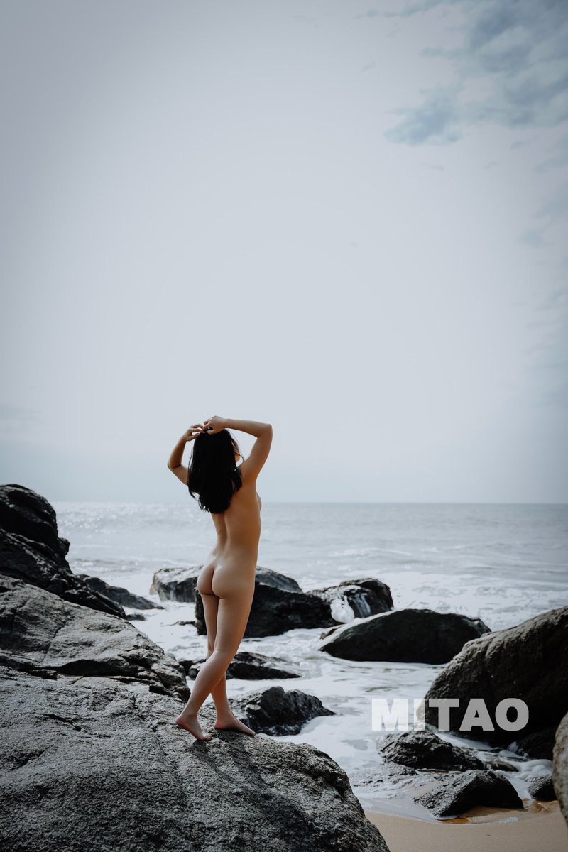 无人的海滩真的很难找，第一次在这样的海滩，很自由的感觉
1月的万宁海风很大，还是有点冷呢~
可模可摄
艺术摄影写真无不良引导。
投稿 @wqganenshi_ @cuteeeee11 @jiumc86 @XXman61101766 @euteeeee 
#私房摄影 #人体  #翘臀 #私房 #photograph https://t.co/8VIbO2cPaj