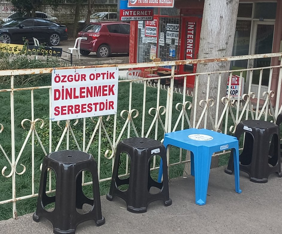 Müsait bir yerde...