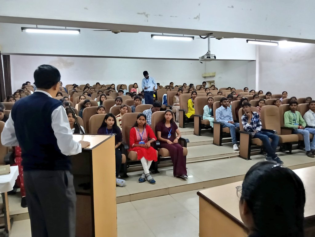 DST_PURSE_PRSU's tweet photo. SSR activity under the DST PURSE Project with https://t.co/uGQKkZGm9C. students from Govt. K.L. College, Bagbahara exploring research facilities and learning about opportunities in advanced research. Inspiring young minds! #SSRActivity #DSTPURSE #Research #Inspiration https://t.co/7Onj0JWwkj