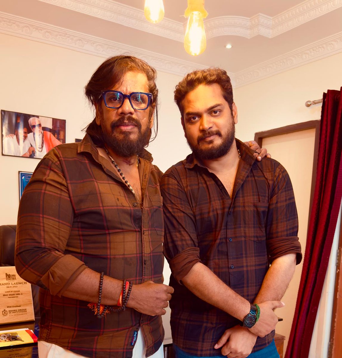 DirNavin_offl's tweet photo. Commonly, two opposite poles attract each other, but here these poles are attached and joined together using a single tool and it's Cinema 📽️
#Cinema @vijaysrig #Brown #directorgoals https://t.co/jWvAbkyFQ0