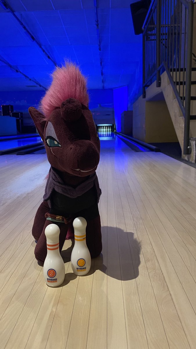 midnight_fur's tweet photo. Let’s go bowling with @nordhessenfurs
#midnight #nightwolf #furry #tempest #shadow #mlp #bowling #bowlingtime https://t.co/IsWF0odKbA