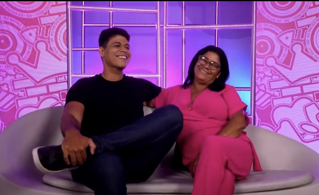 ixiebabadoe's tweet photo. @gshow 👥 Conheça Guilherme e Joselma, que são genro e sogra e estão concorrendo a uma vaga para entrar como a 12ª dupla do #BBB25. Assista ao vídeo completo no @gshow! ➡️ https://t.co/xvb34uubur #RedeBBB https://t.co/53vXL3ytXW