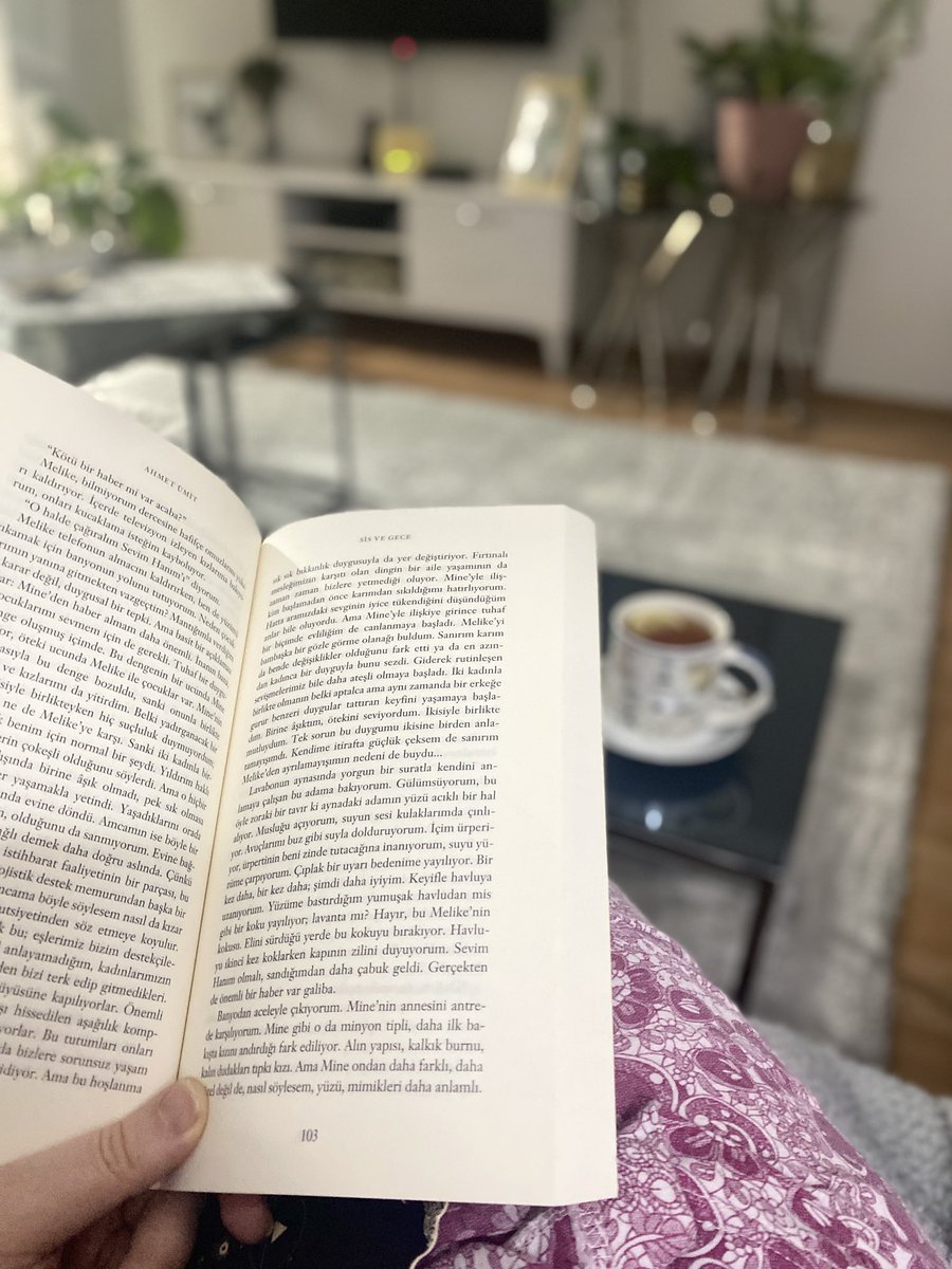 Sevgi_Mur's tweet photo. Bi fincan ıhlamur
Biraz yağmur sesi
Loş ortam
Biraz da kitap kokusu
%100 terapi.. https://t.co/8lm07dsYZT