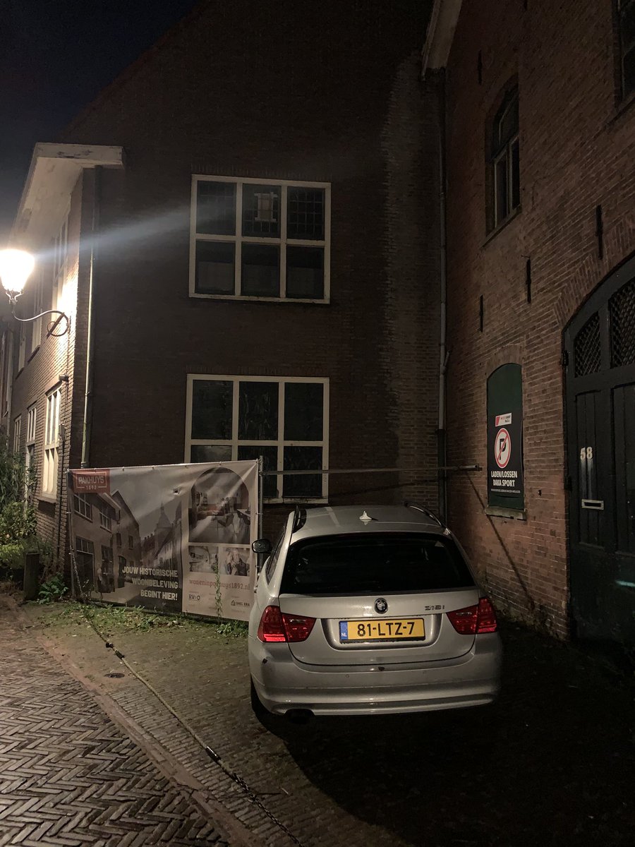 Wimzegt's tweet photo. 10 januari 2025 ‘s avonds gaat verder waar 2024 is opgehouden Dezelfde plek Hetzelfde kenteken Auto ‘gedumpt’ in #autoluwe binnenstad @Gem_Amersfoort Zuidoostelijke deel binnenstad is bij gebrek aan Handhaving en cameratoezicht ontheffing zo lek als een mandje @lucasbolsius https://t.co/WLAJINqcLq