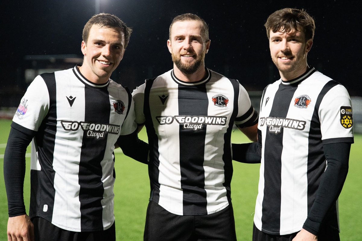 LlandudnoFC's tweet photo. A family hat-trick complete from the Stevo’s this evening 🫡

#Llandudno #LlandudnoFC #WeAreOne #KeepTheFaith https://t.co/nowSCVD9pD