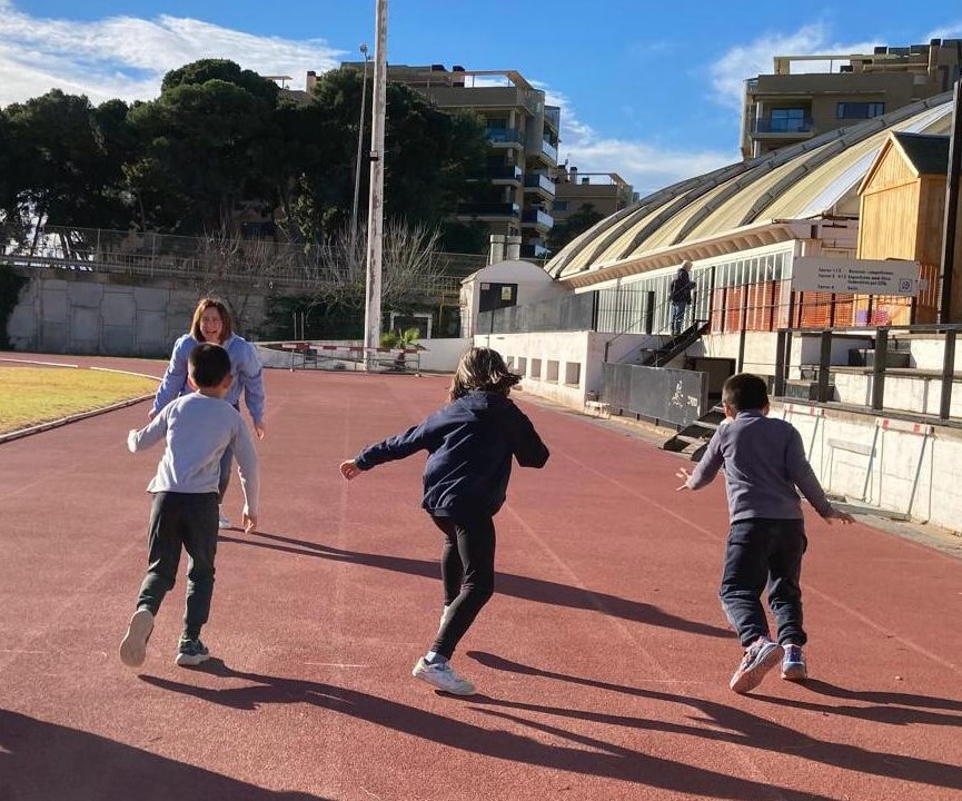 Supera't Ploms.
Primer dia d'activitat del Supera't del 2025 al Ploms. Avui jocs de coordinació, equilibri i velocitat a la pista d'atletisme i circuits i partits de futbol.
Seguim!
<a href="/associacio_t/">Associació Supera’t</a>
#PlomsSuperat
#PlomsEsportiFormacio
#PlomsEsportiSalut
#PlomsEsportiValors