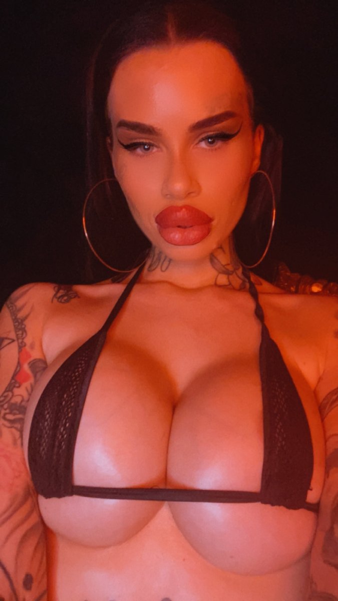FetischBarbie's tweet photo. Good morning  to all my devotees, sissies and fetishists!

Are you an early bird or more a night owl?
I am both, so I start early and I am up late! Energetic people don't need much sleep, I am awake to capture my PRAY! 

XoXo, Mistress FB

#mistress #femdom #kinky #sexy #findom #of #content #domina #herrin #bimbo #bimbofication #biglips #silicone #fakeboobs #fakelips #smokingwoman #smokingfetish #smoke #heavymakeup #nylony #highheels #feet