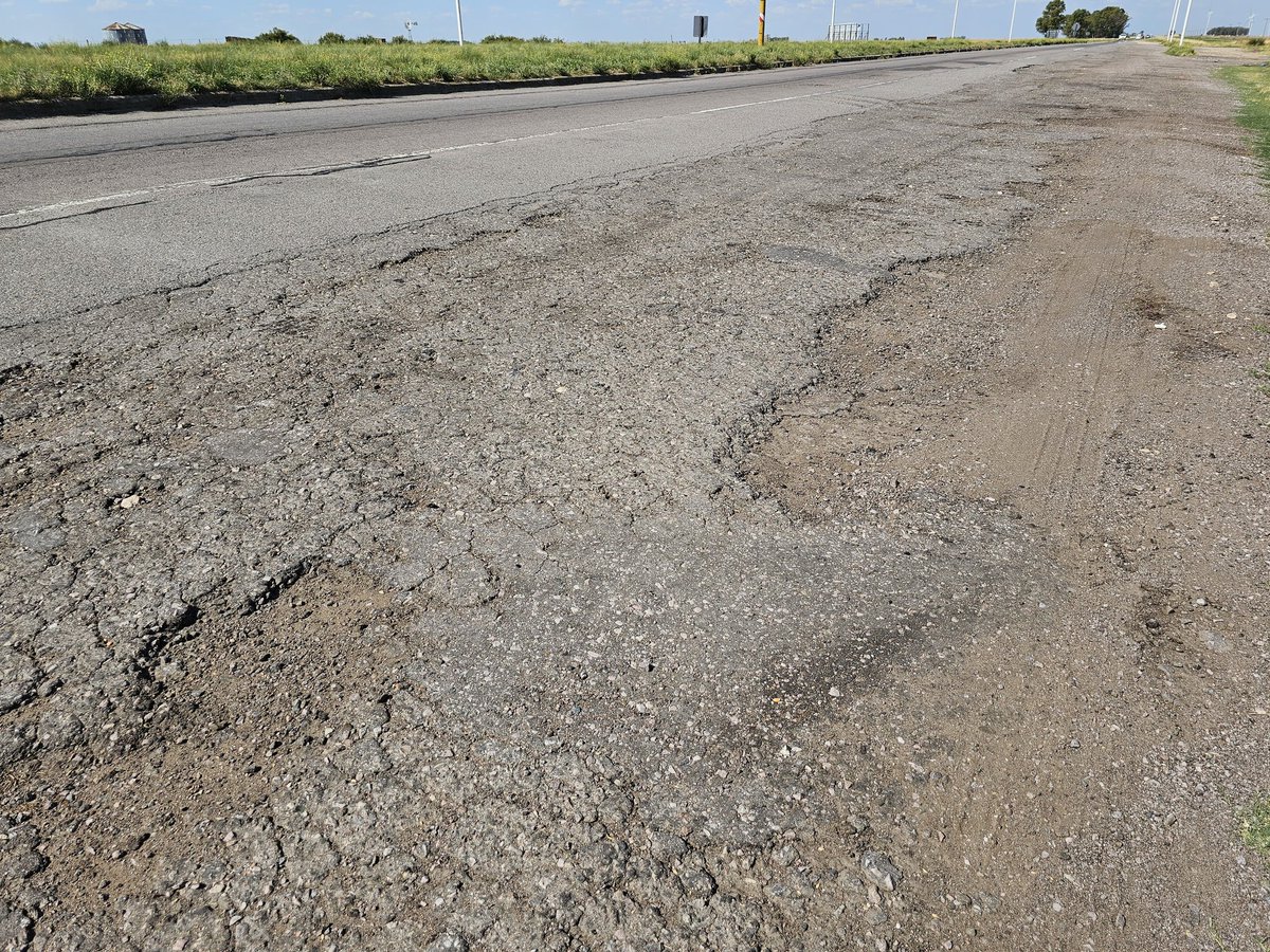 rodrigo_arist's tweet photo. Desde @Mcoronelrosales pedimos a Vialidad Nacional por el mantenimiento de las Rutas Nacionales N° 3 y N° 249. El estado de ambas es complejo y es menester proceder a la conservación de ambos caminos. https://t.co/UZc4sPjhuN