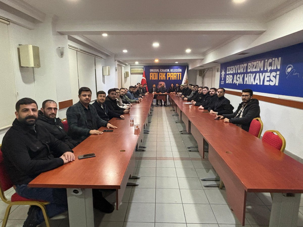 akgencesenyurtt's tweet photo. İlçe Yönetim Kurulu Toplantımızı, İlçe Başkanımız @erhanakdogan56'ın başkanlığında, İlçe Gençlik Kolları Başkan Adayımız @msaygultr 'ün katılımlarıyla İlçe Başkanlığımızda gerçekleştirdik. https://t.co/hmnWq77gov