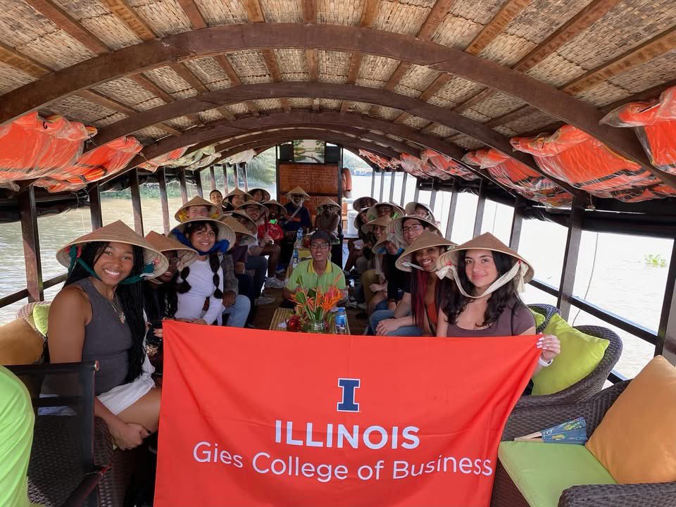giesbusiness's tweet photo. 𝐖𝐢𝐧𝐭𝐞𝐫 𝐁𝐫𝐞𝐚𝐤 𝐀𝐛𝐫𝐨𝐚𝐝 ✈️

Assistant Dean Jewell White, professor Tiffany White, and Gies Business students arrived in Asia and are ready to explore the dynamic business environments of Vietnam and Singapore!

First stop is Ho Chi Minh City. https://t.co/dpwGZqO3fg